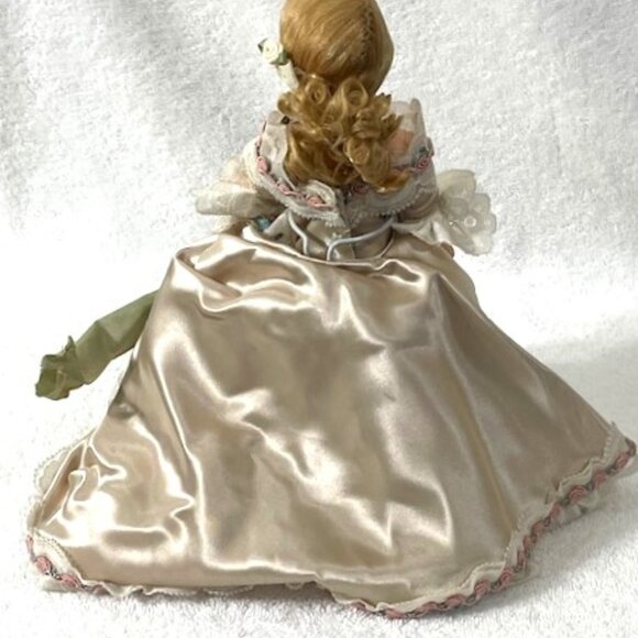 Madame Alexander restrung 10" Portrettes Guardian Angel doll with stand. - Picture 6 of 8